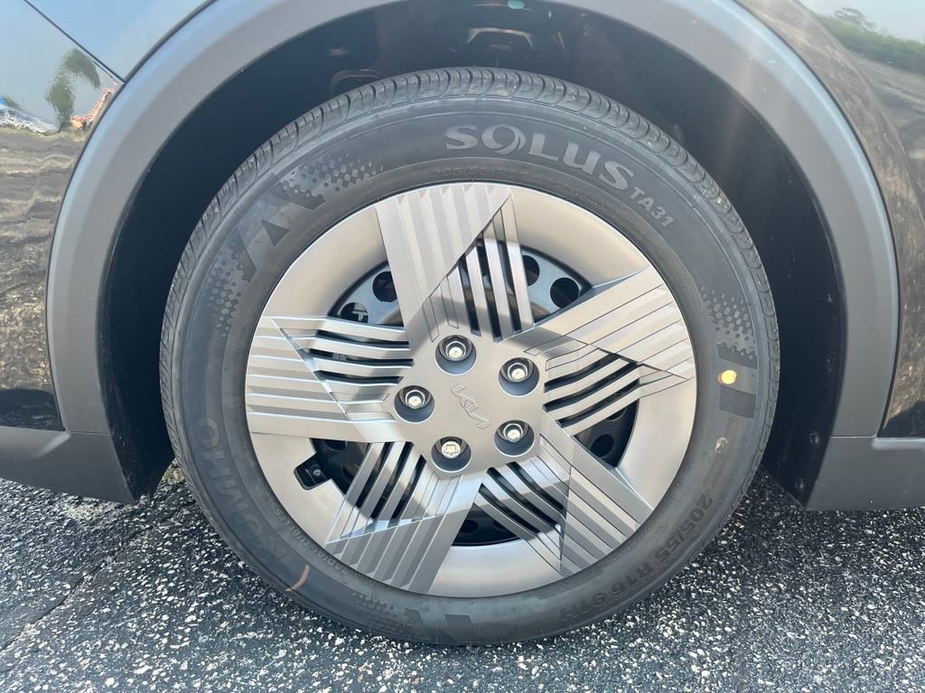 Vehicle image 9 of 33