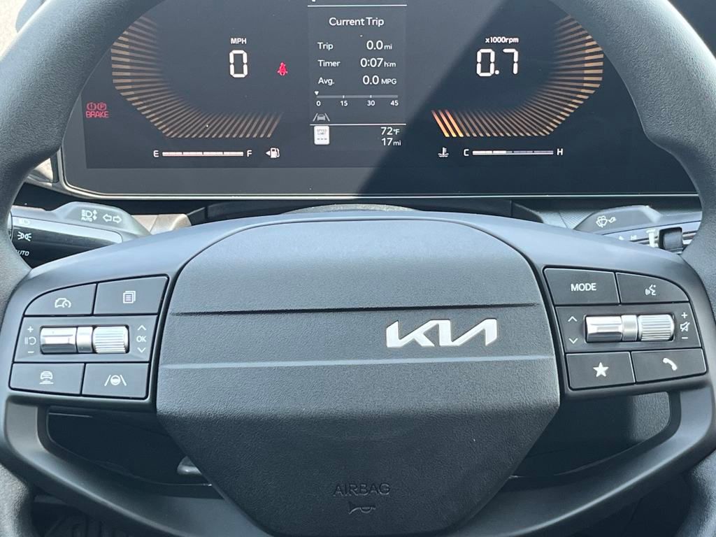 Vehicle image 21 of 33