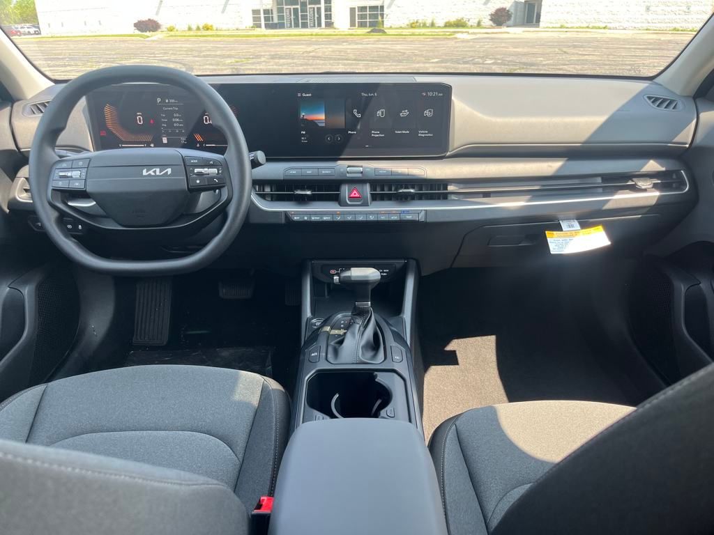 Vehicle image 17 of 33
