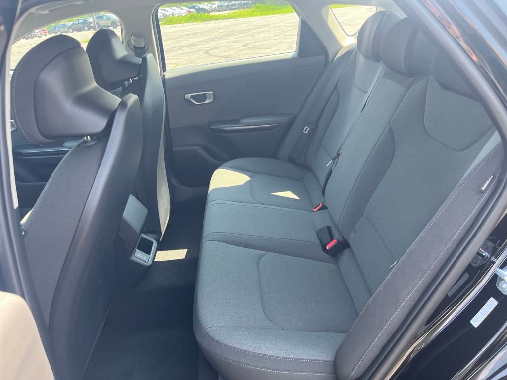 Vehicle image 14 of 33