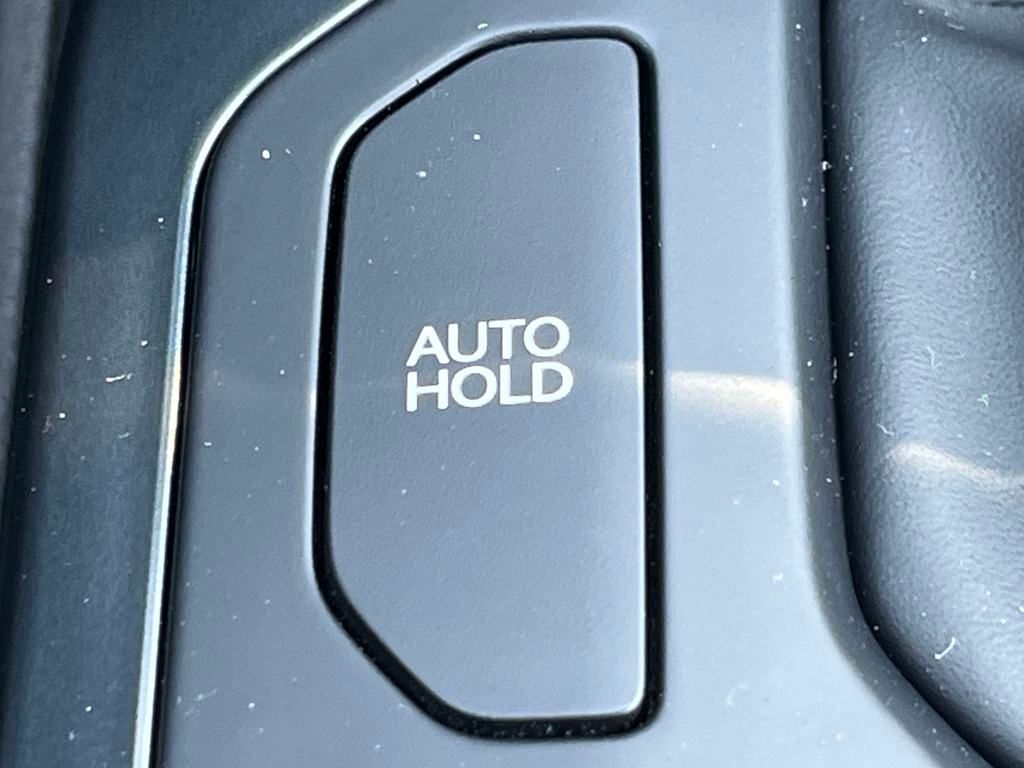Vehicle image 28 of 33