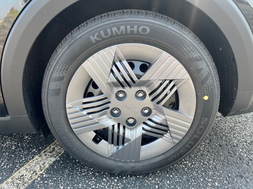 Vehicle image 10 of 33