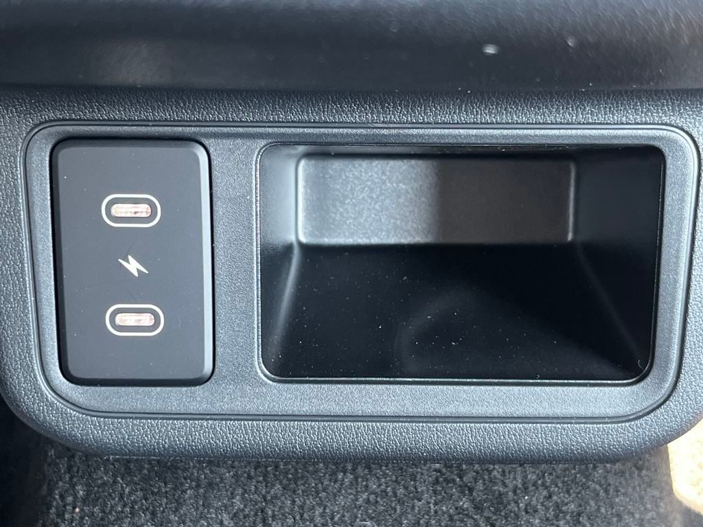 Vehicle image 32 of 33