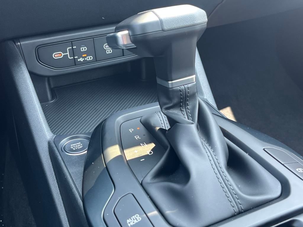 Vehicle image 27 of 33