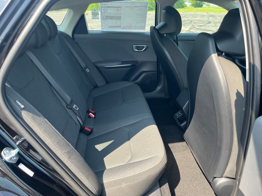 Vehicle image 16 of 33