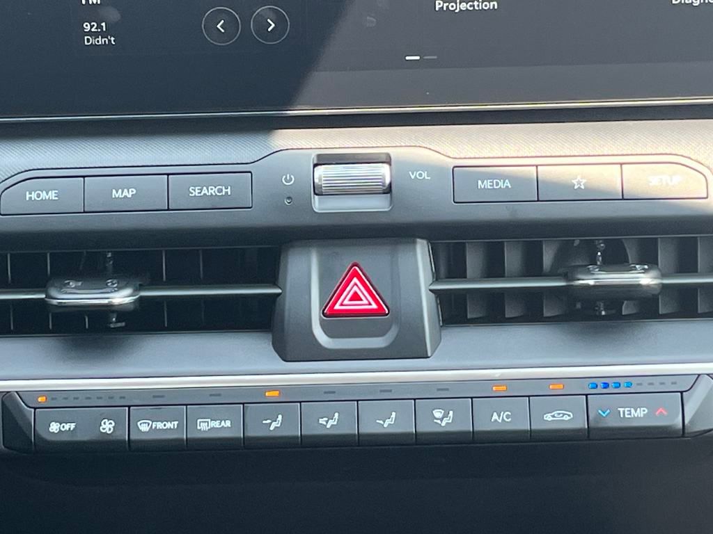Vehicle image 25 of 33