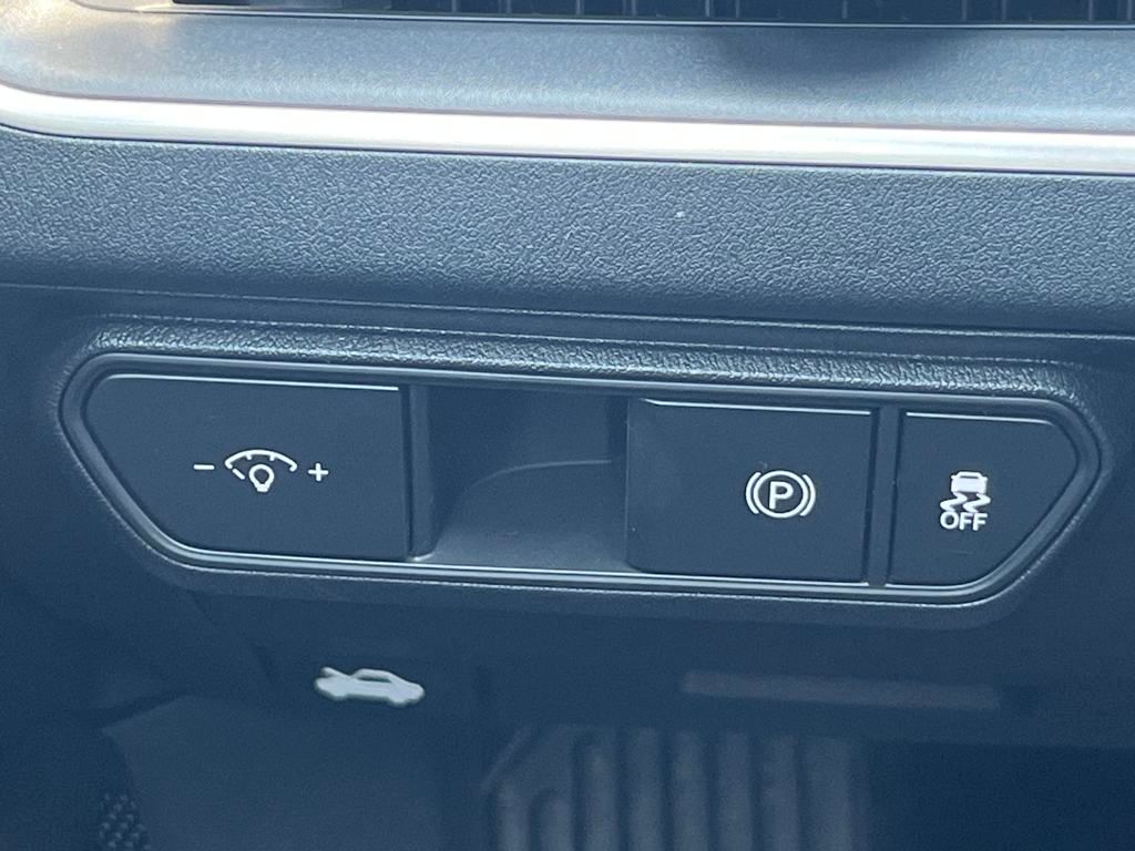 Vehicle image 19 of 33