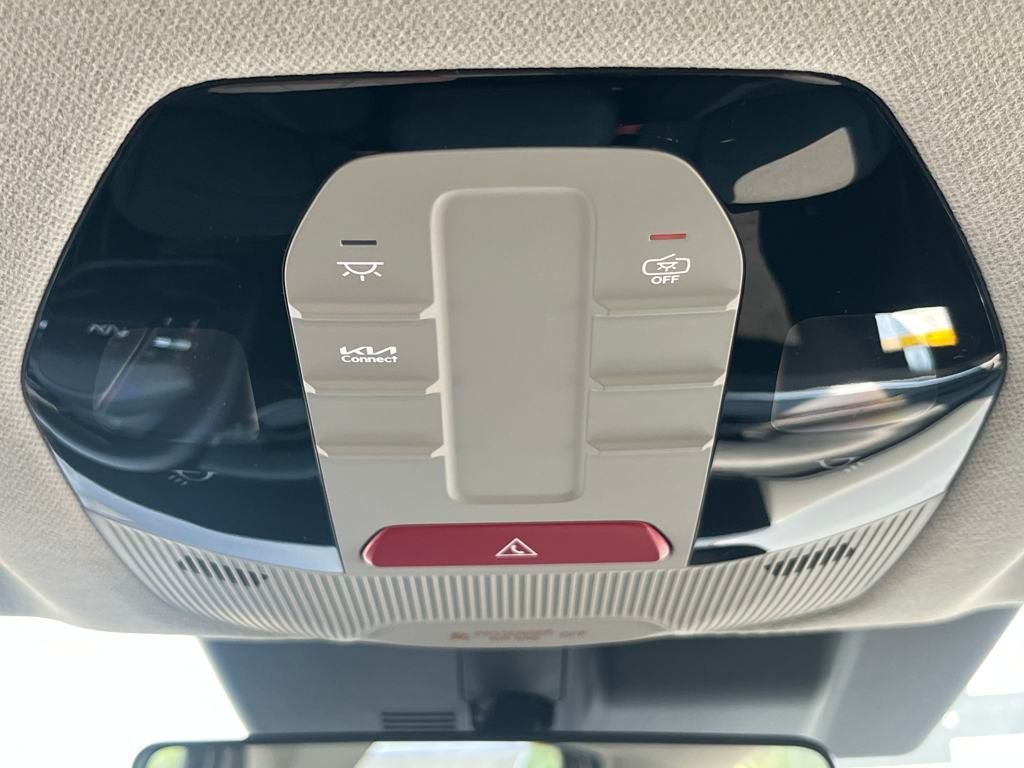 Vehicle image 31 of 33