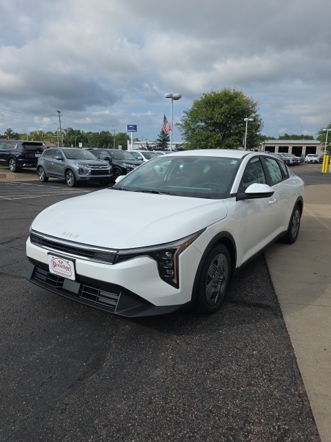 2025 Kia K4 LX Image 1 of 48