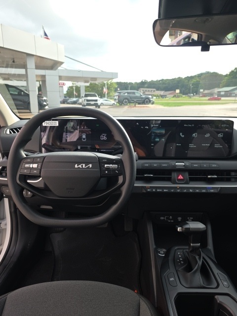 2025 Kia K4 LX Image 29 of 48