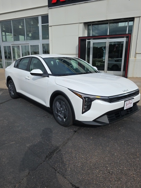 2025 Kia K4 LX Image 7 of 48