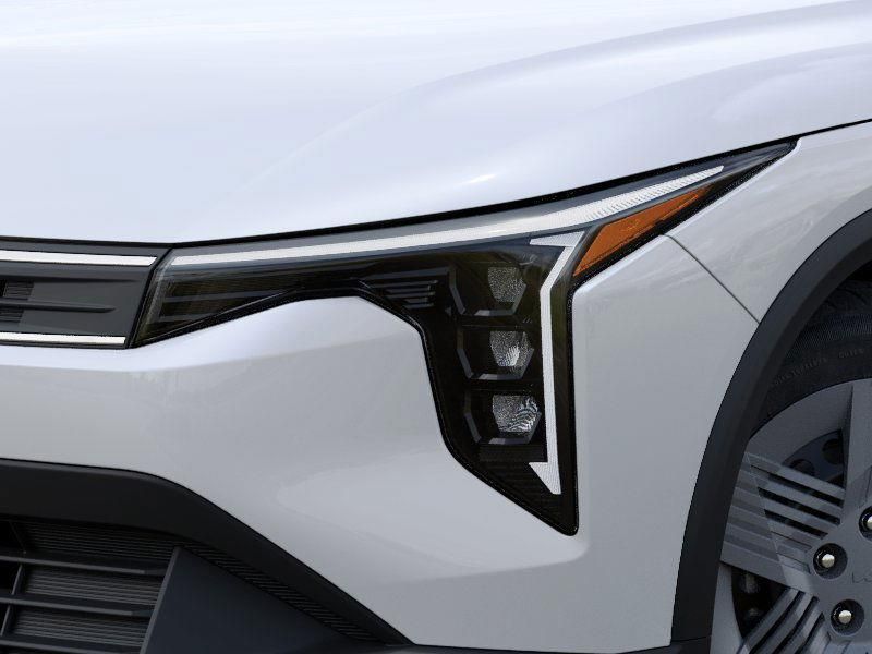 Vehicle image 11 of 27