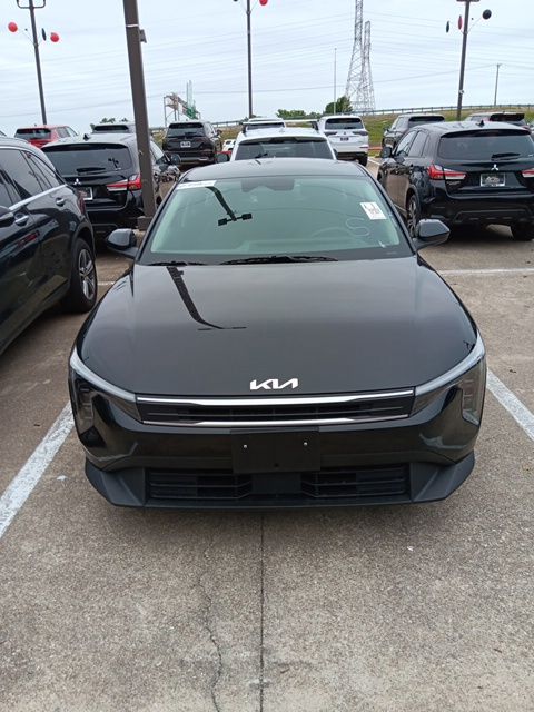 2025 Kia K4 LXS Image 1 of 3