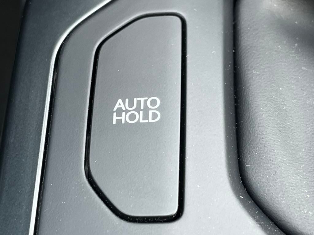 Vehicle image 28 of 33