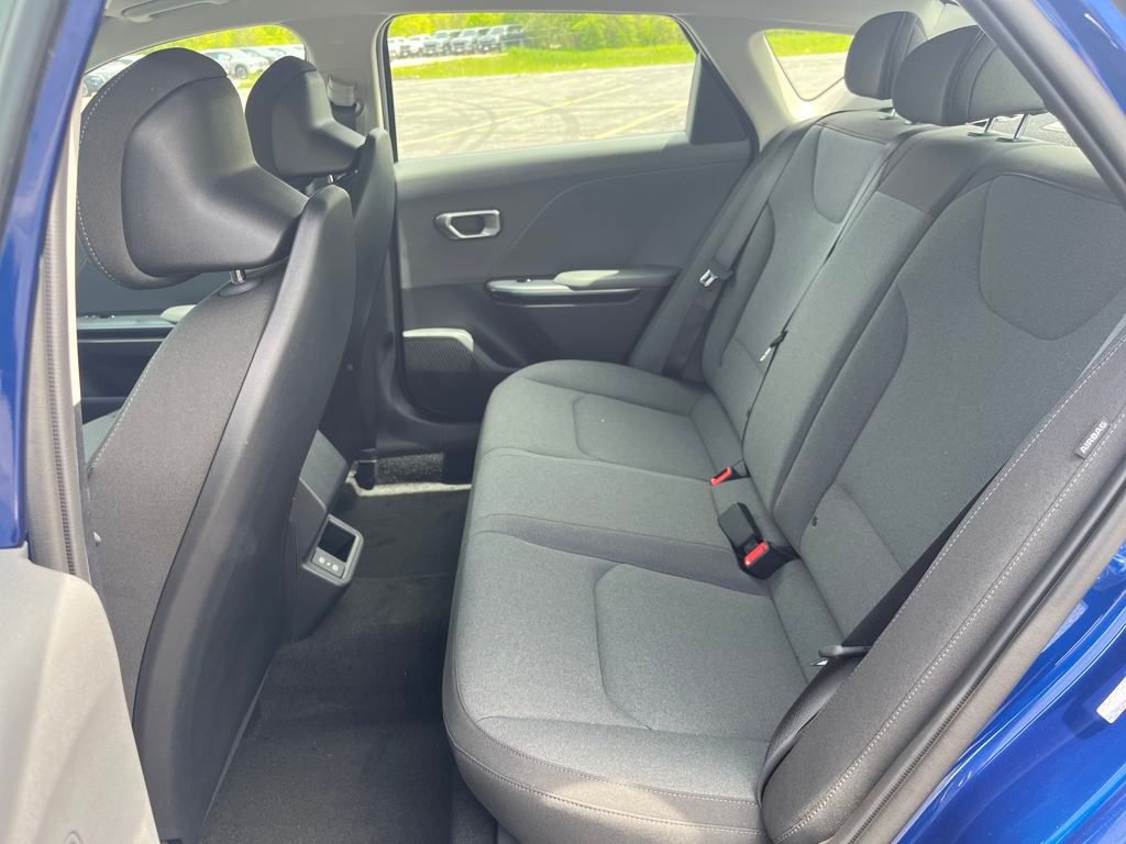 Vehicle image 14 of 33