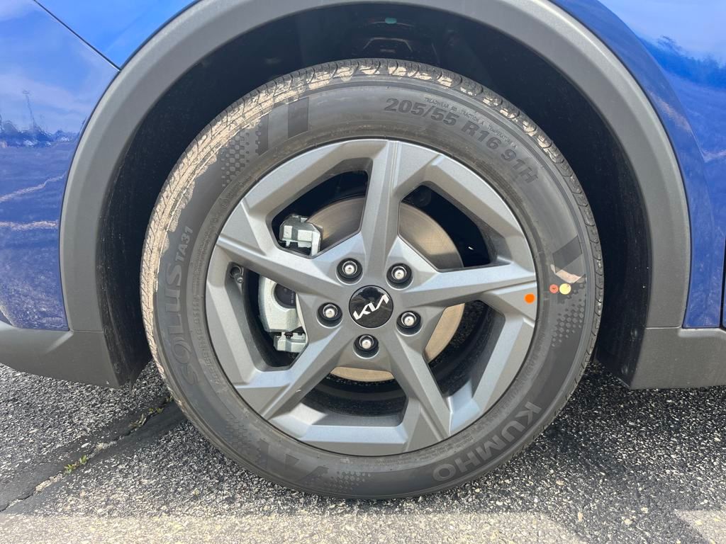 Vehicle image 9 of 33