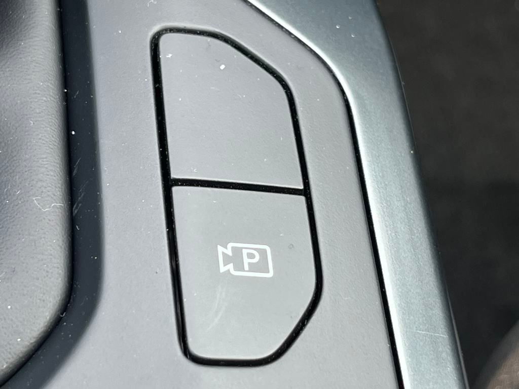 Vehicle image 29 of 33