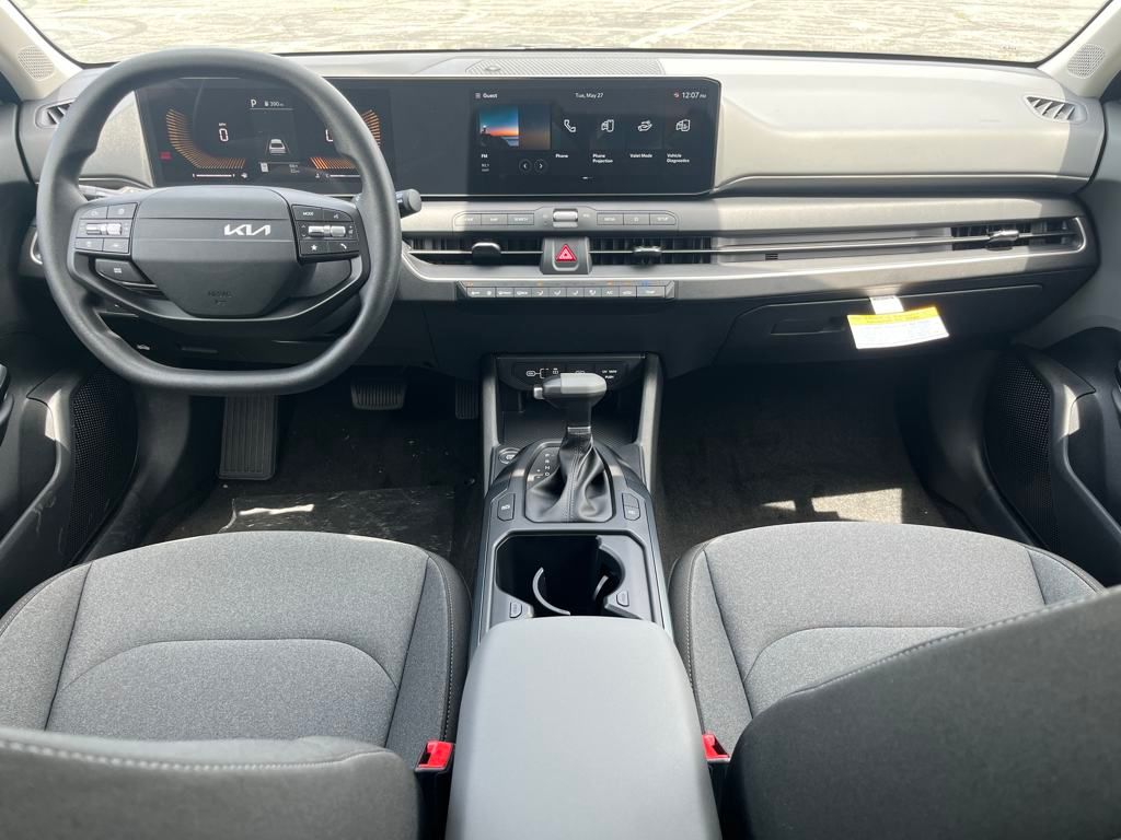 Vehicle image 17 of 33