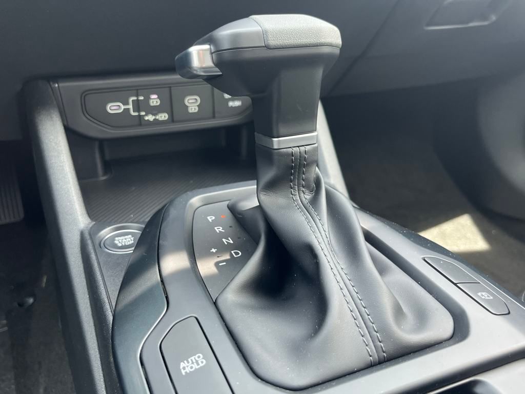 Vehicle image 27 of 33