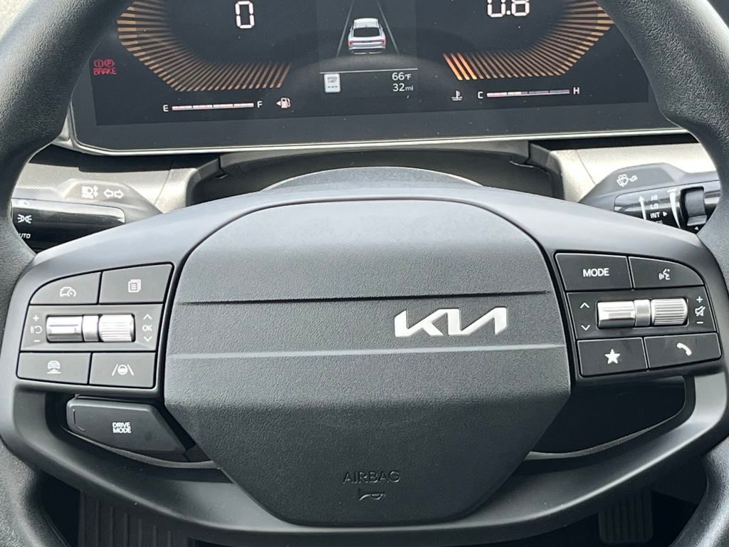 Vehicle image 21 of 33