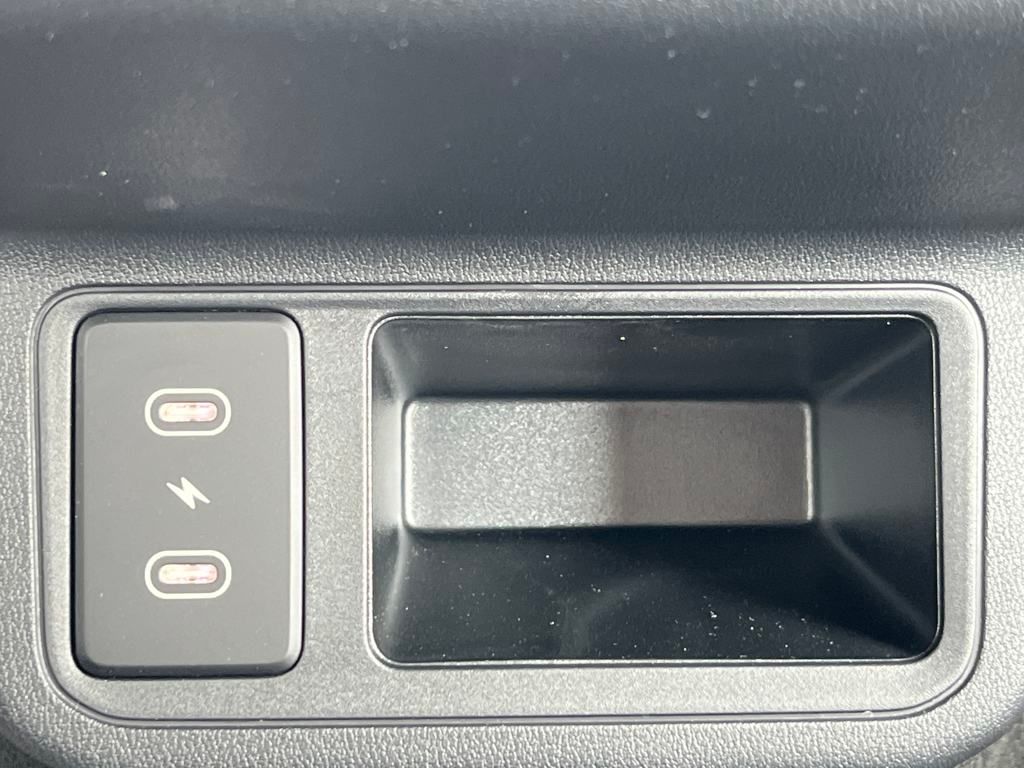 Vehicle image 32 of 33