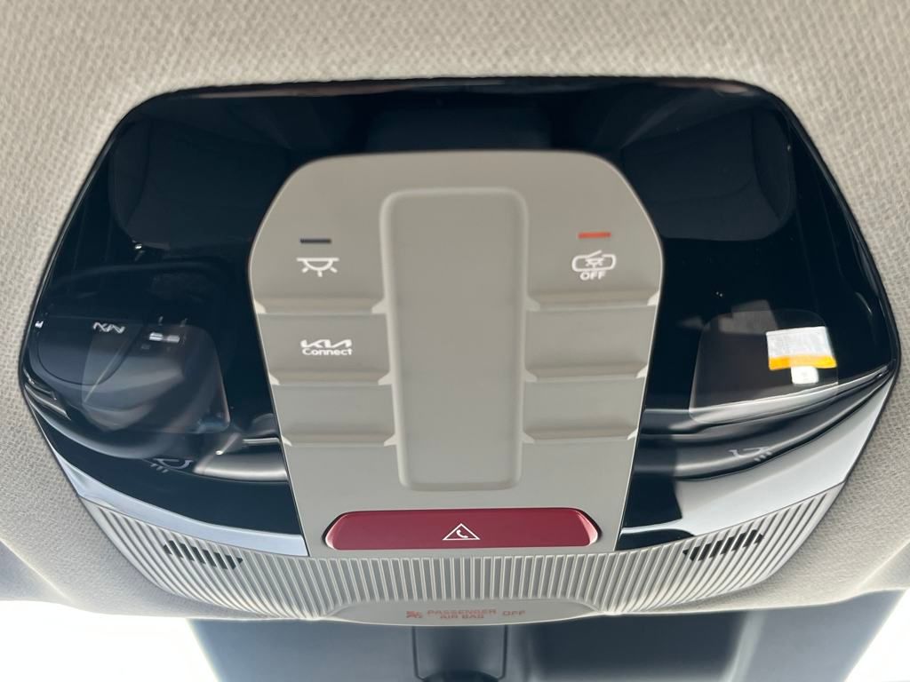 Vehicle image 31 of 33