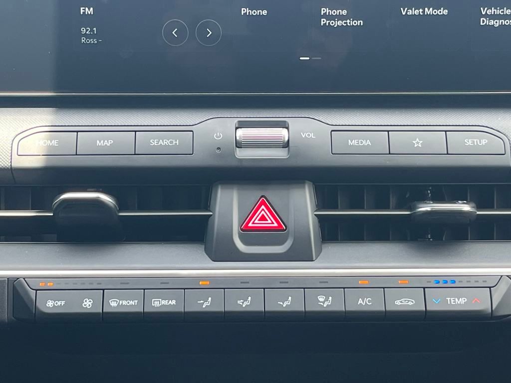 Vehicle image 25 of 33