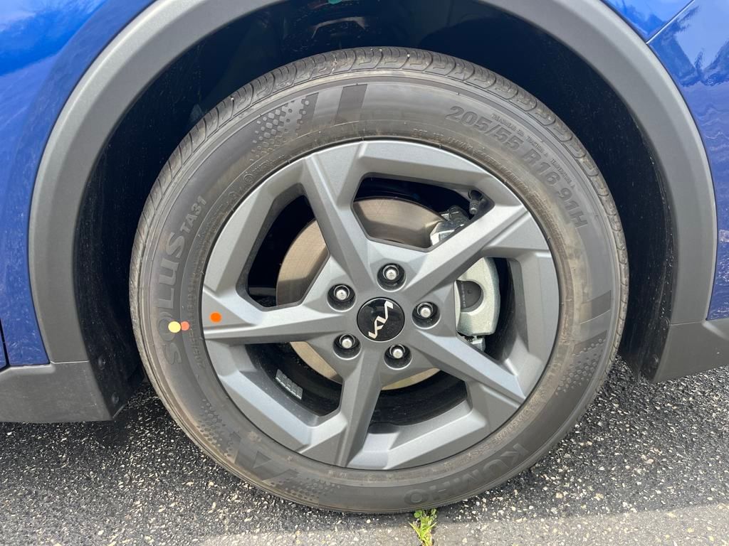 Vehicle image 11 of 33
