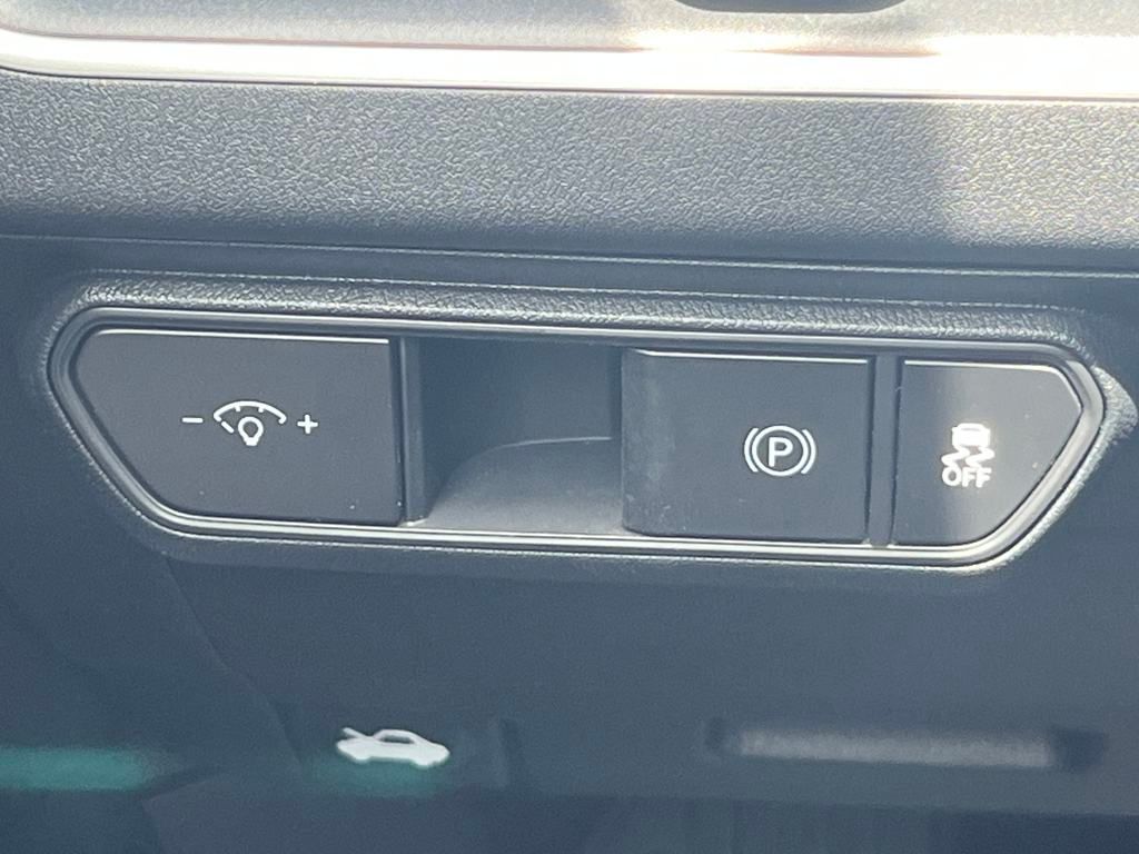 Vehicle image 19 of 33