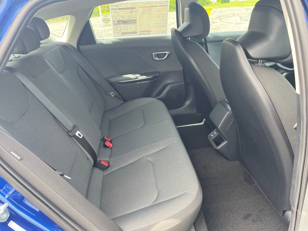 Vehicle image 16 of 33