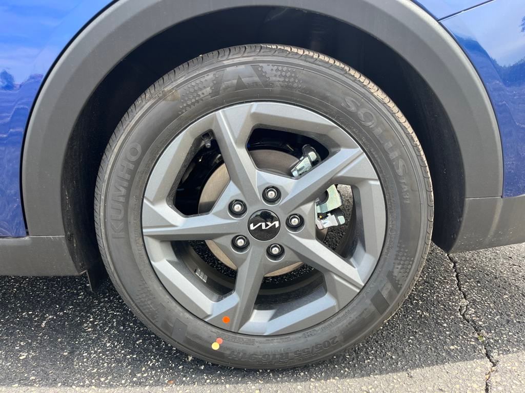 Vehicle image 10 of 33