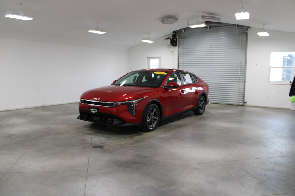 2025 Kia K4 LXS Image 1 of 46