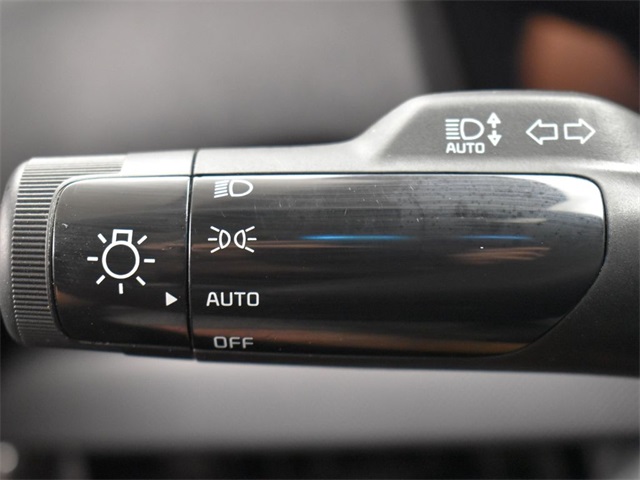 Vehicle image 33 of 47