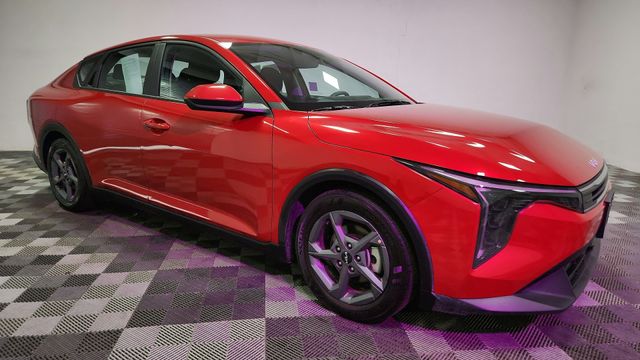 2025 Kia K4 LXS Image 2 of 25