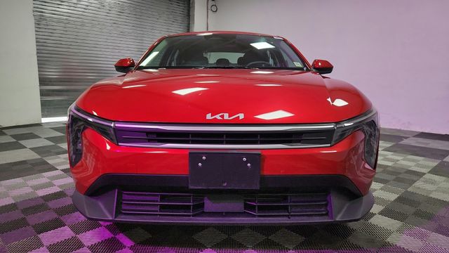 2025 Kia K4 LXS Image 3 of 25