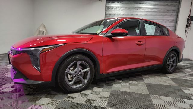 2025 Kia K4 LXS Image 1 of 25
