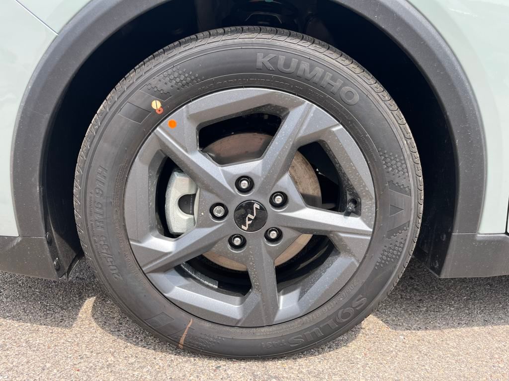 Vehicle image 12 of 40