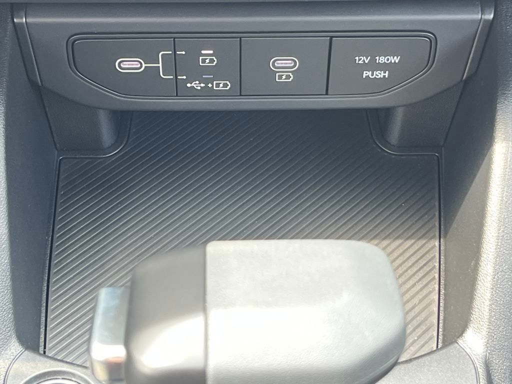 Vehicle image 28 of 40