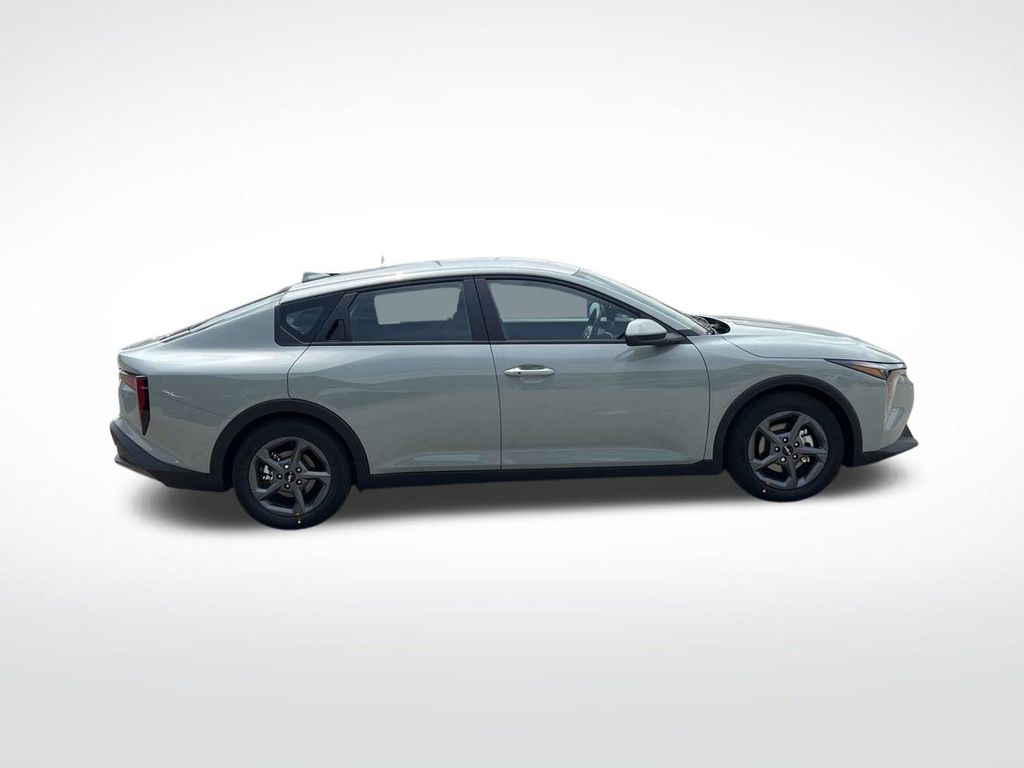 Vehicle image 4 of 40