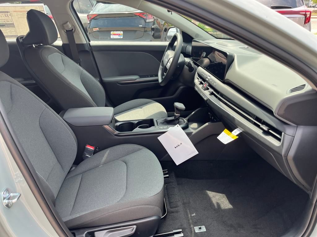 Vehicle image 17 of 40