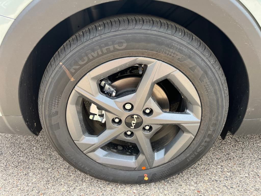 Vehicle image 10 of 40