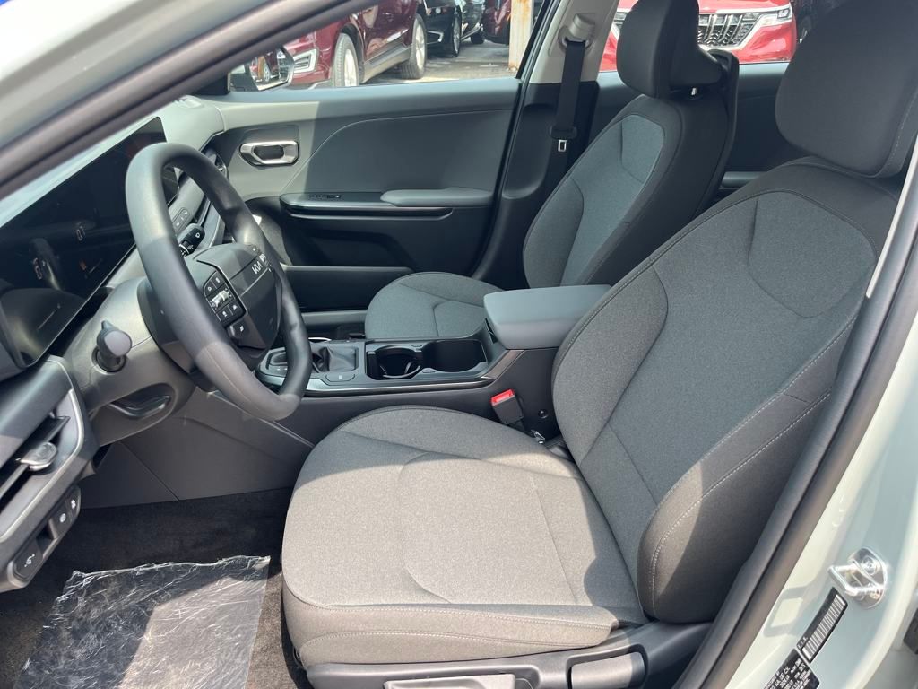 Vehicle image 16 of 40
