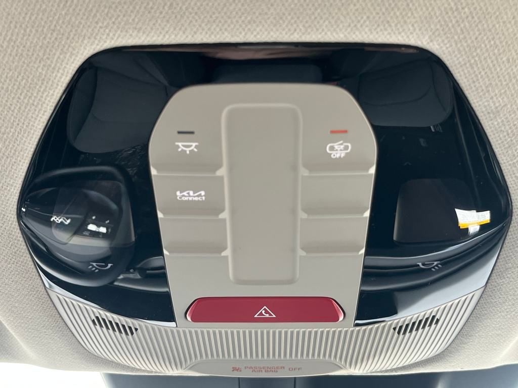 Vehicle image 32 of 40