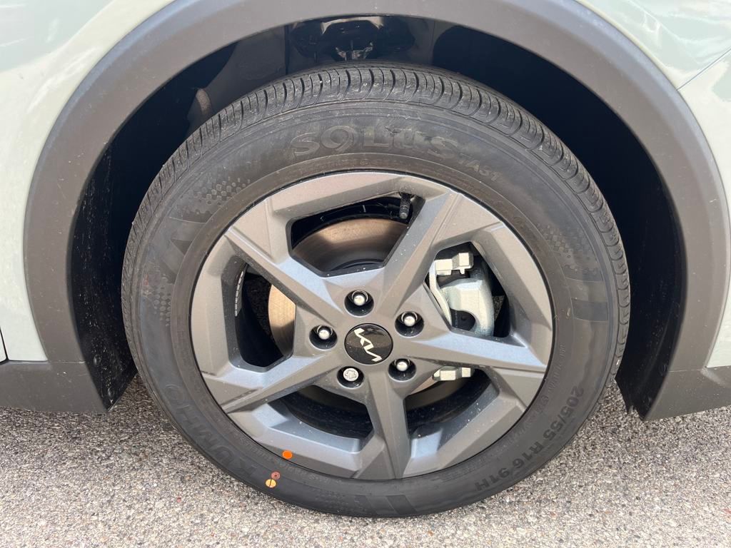 Vehicle image 9 of 40