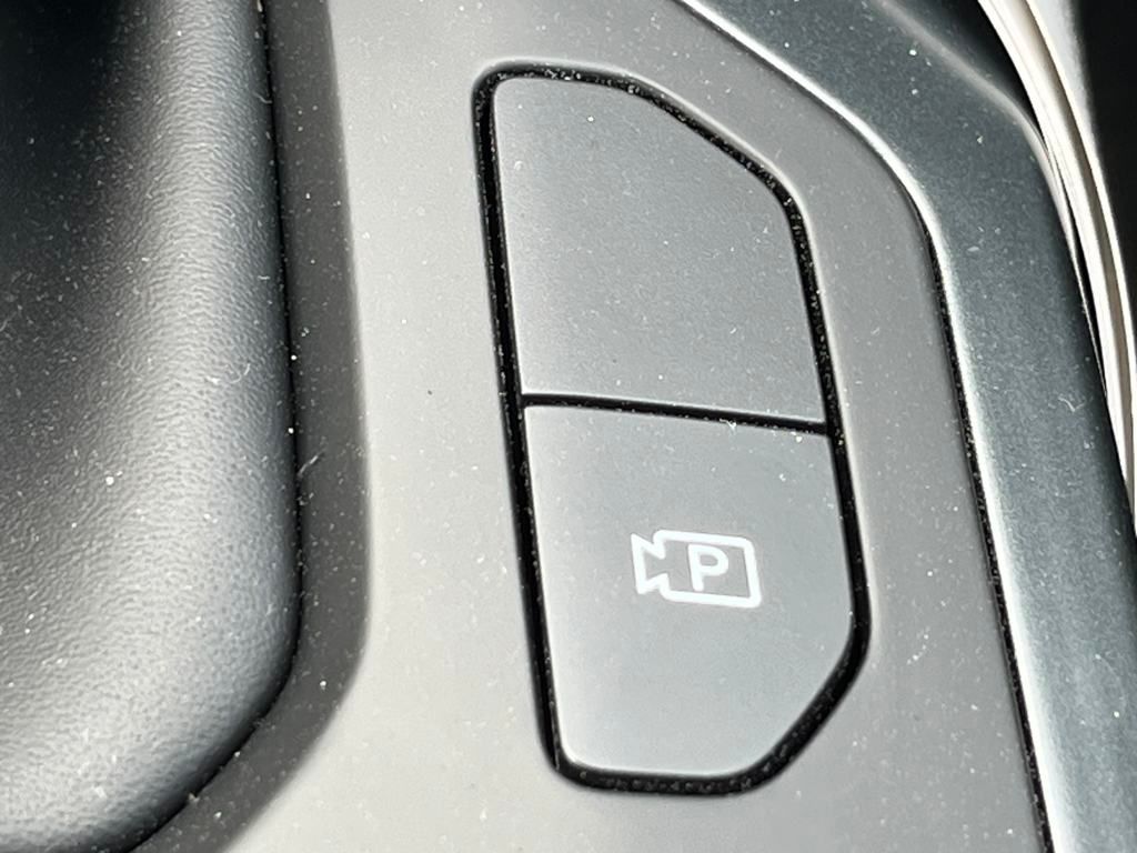 Vehicle image 24 of 40