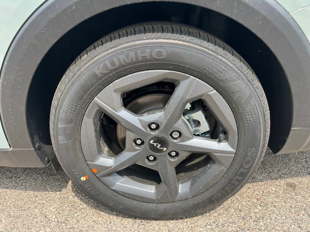 Vehicle image 11 of 40