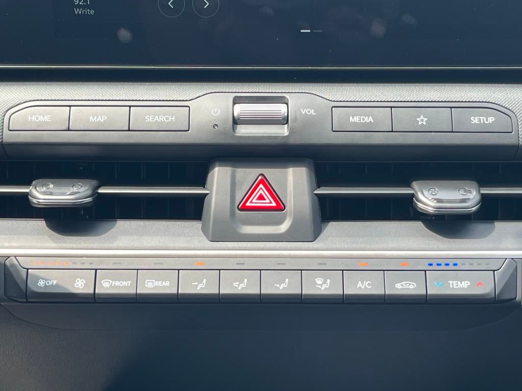 Vehicle image 25 of 40