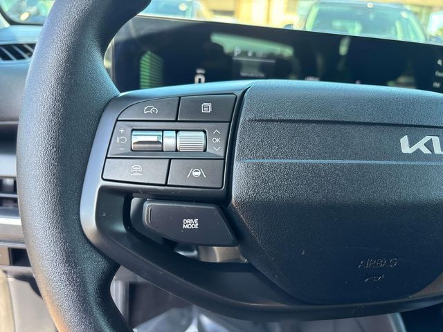 Vehicle image 17 of 32