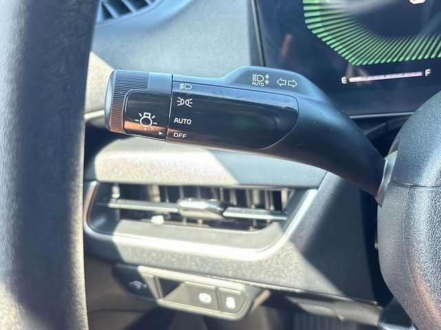 Vehicle image 23 of 32