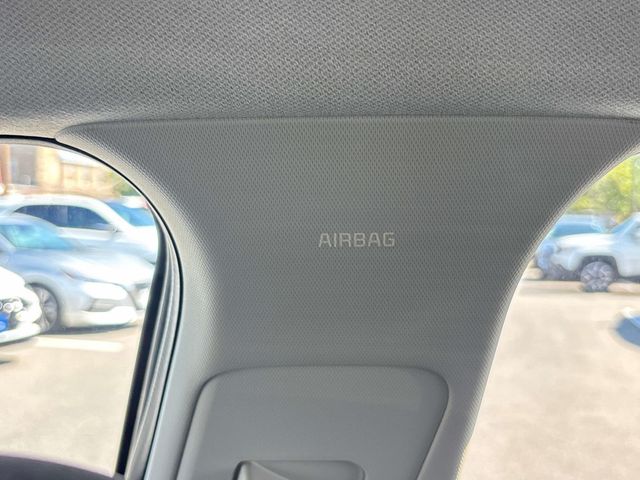 Vehicle image 27 of 32
